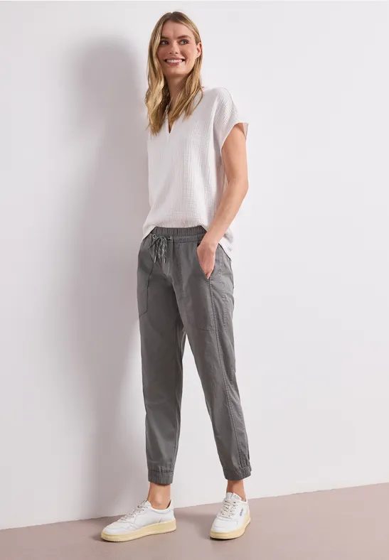 Slim Leg Hose in leichter Qualität