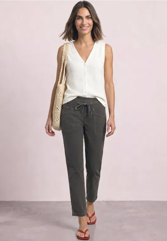 Slim Leg Cordhose im Loose Fit