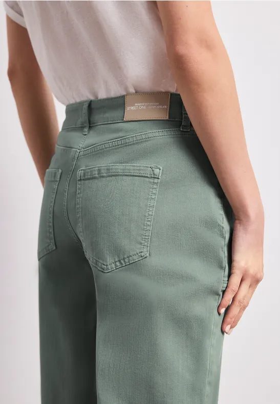 Barrel Leg Jeans im Colored Denim Look