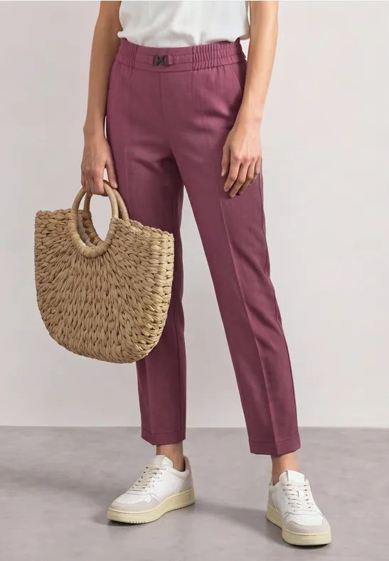 Slim Leg Hose mit Schnallendetail