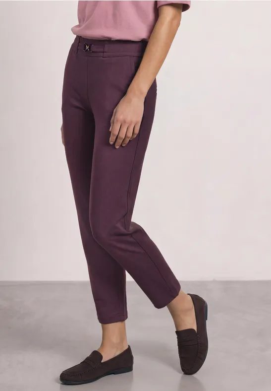 Slim Leg Hose mit Schnallendetail