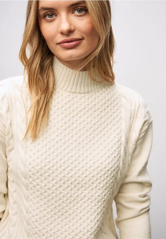 Pullover mit Zopfmuster