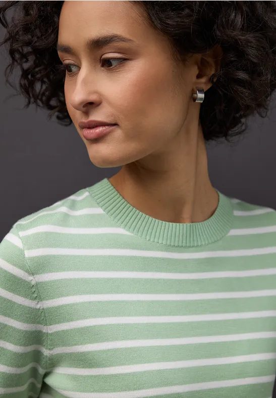 Gestreifter Pullover