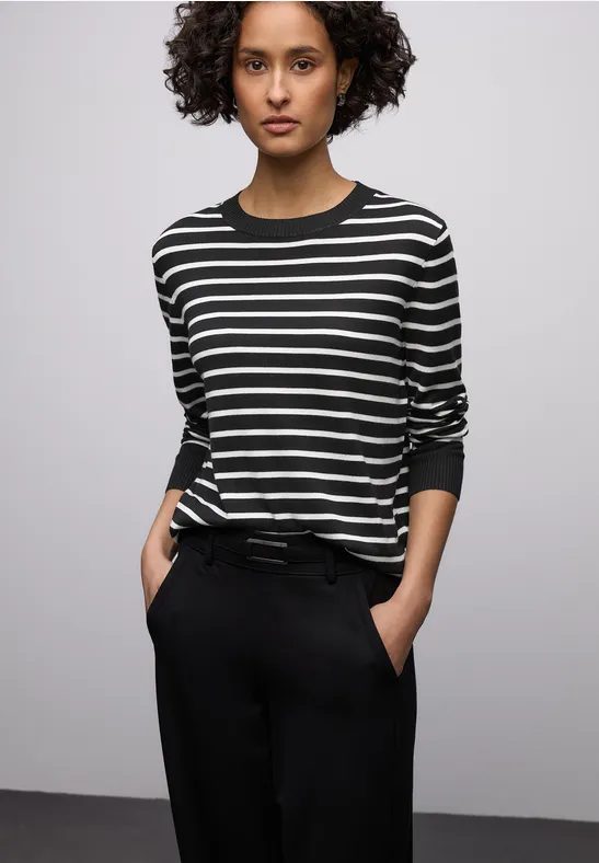 Gestreifter Pullover