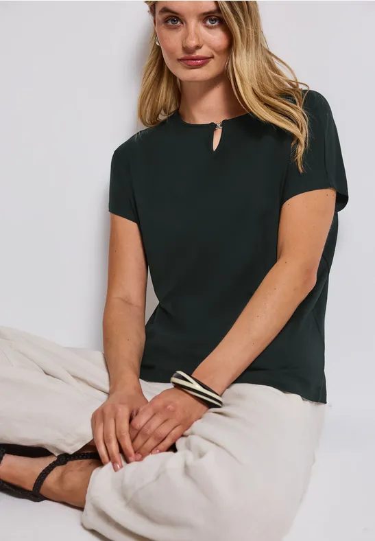 Shirt mit Cut