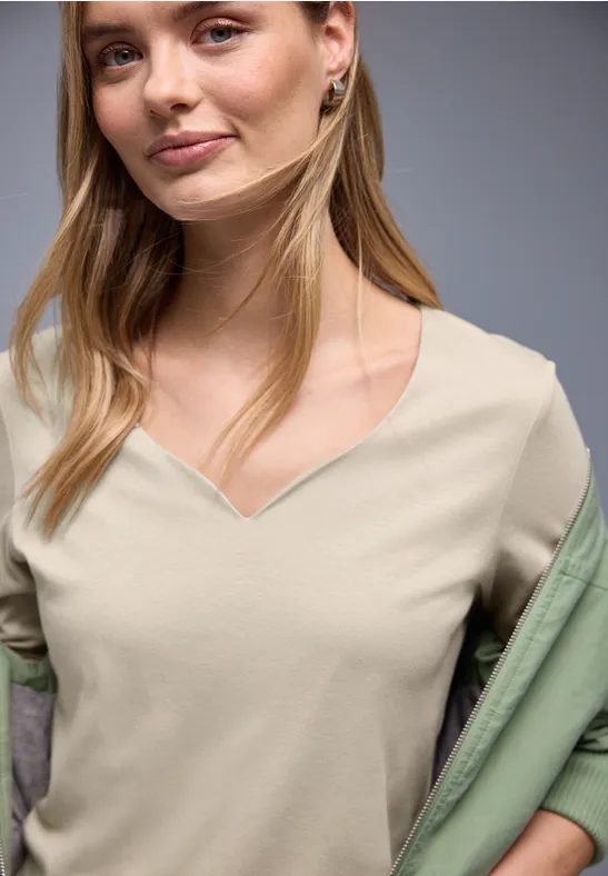 Shirt mit Herzausschnitt