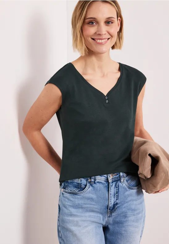 Shirt mit gerundetem V