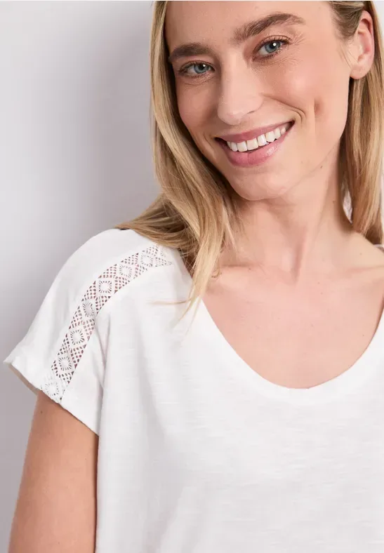 STREET ONE Kurzarmshirt Sommershirt mit V-Neck und Crochet-Details