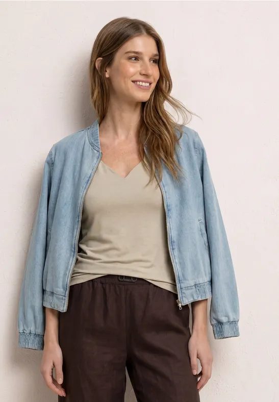 Basic Top mit Herzausschnitt
