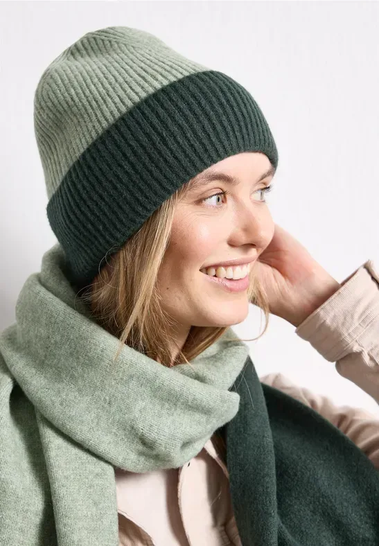 Feinstrick Beanie im Colorblock-Look