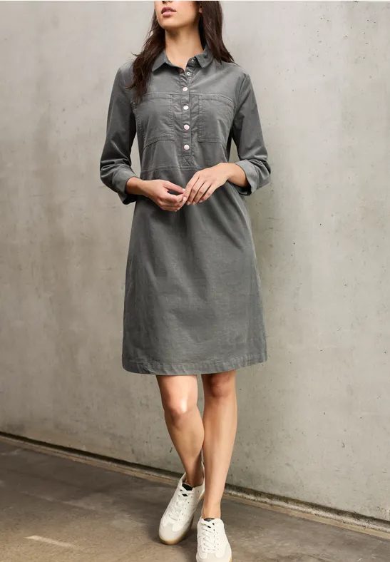 Knielanges Cordkleid