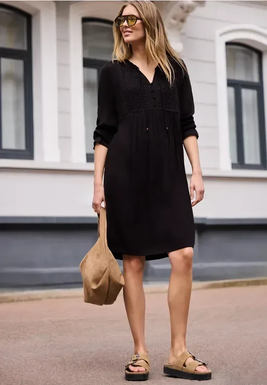 Knielanges Kleid mit Embroidery