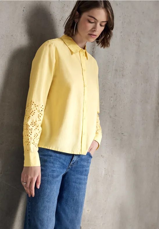 Bluse mit bestickten Ärmeln
