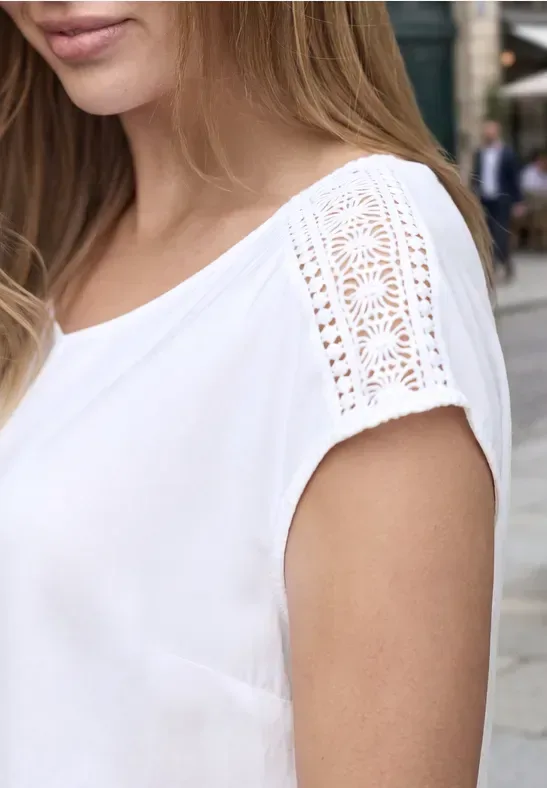 Blusenshirt mit V