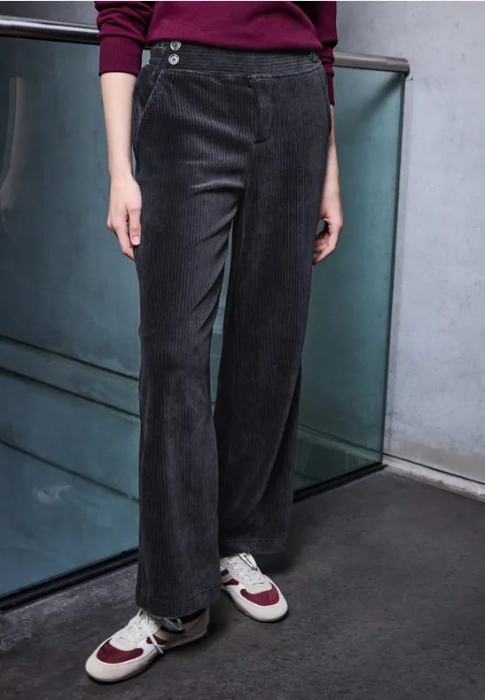 Straight Leg Cordhose