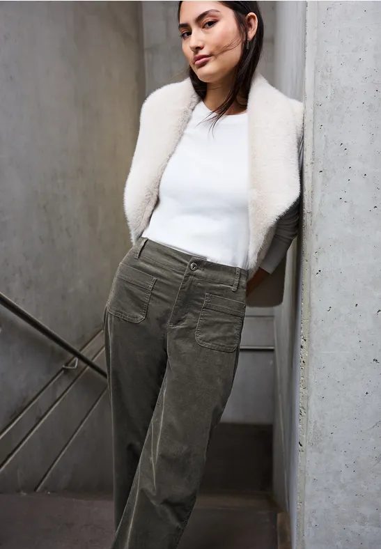 Cordhose mit Patch Pockets