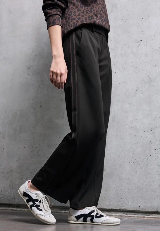 Hose mit Gallonstreifen