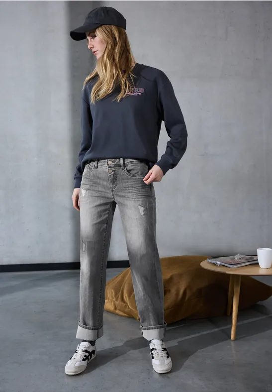 Jeans mit Destroyed Details