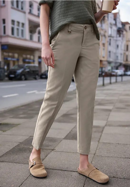 Mid Waist Slim Leg Chino im Casual Fit