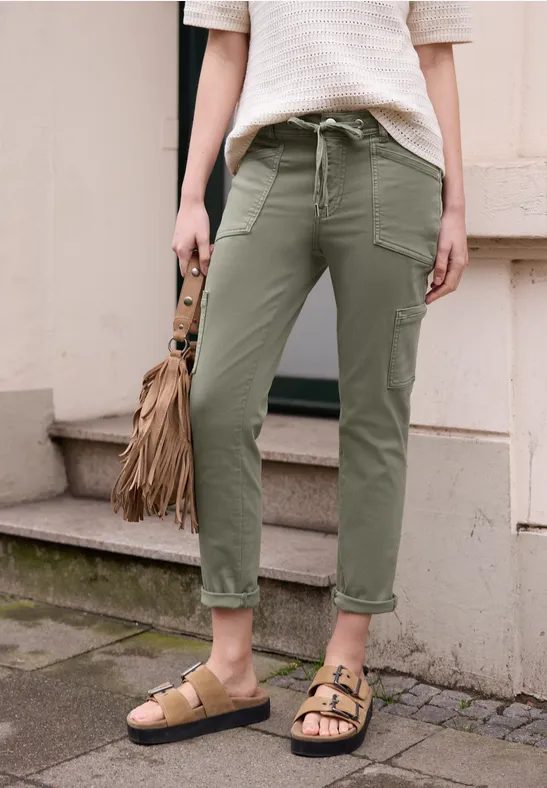 Tapered Leg Hose im Casual Fit