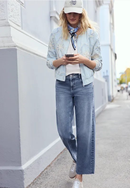 Mid Waist Straight Leg Jeans im Casual Fit