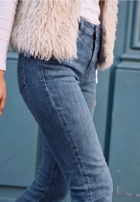 Mid Waist Slim Leg Jeans im Casual Fit