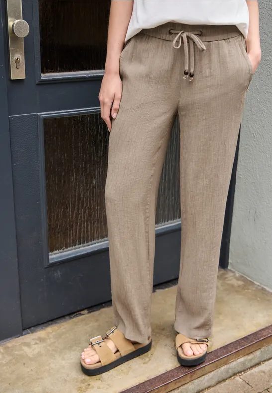 Straight Leg Hose mit Crinkle Struktur