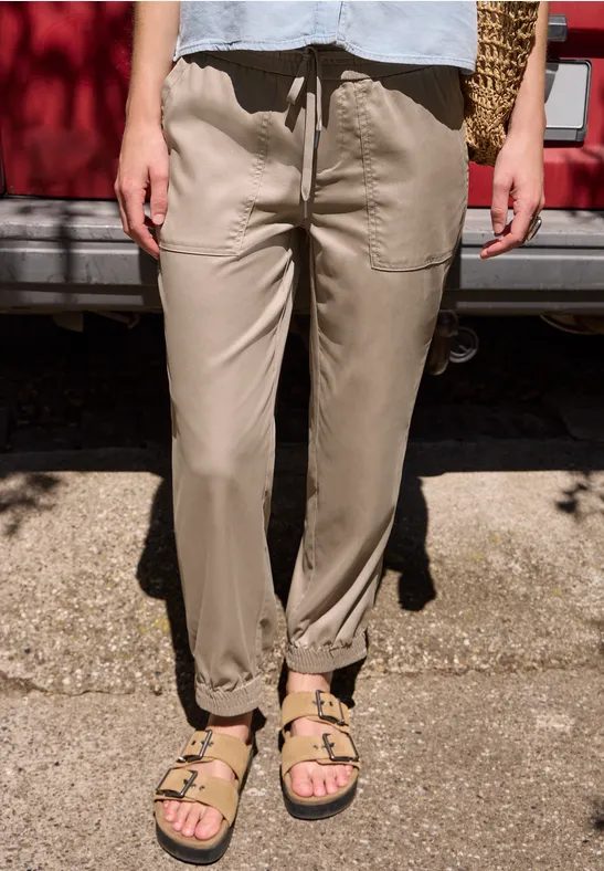 Slim Leg Joggpants in Cupro