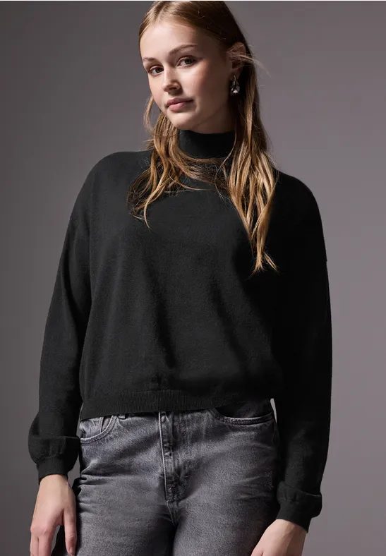 Kurzer Strickpullover