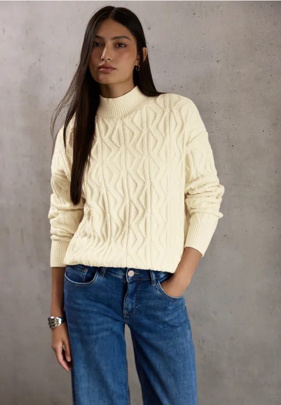 Pullover mit Strickmuster
