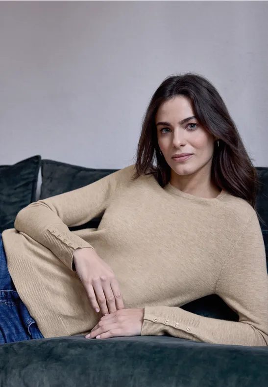 Strickpullover mit Knöpfen