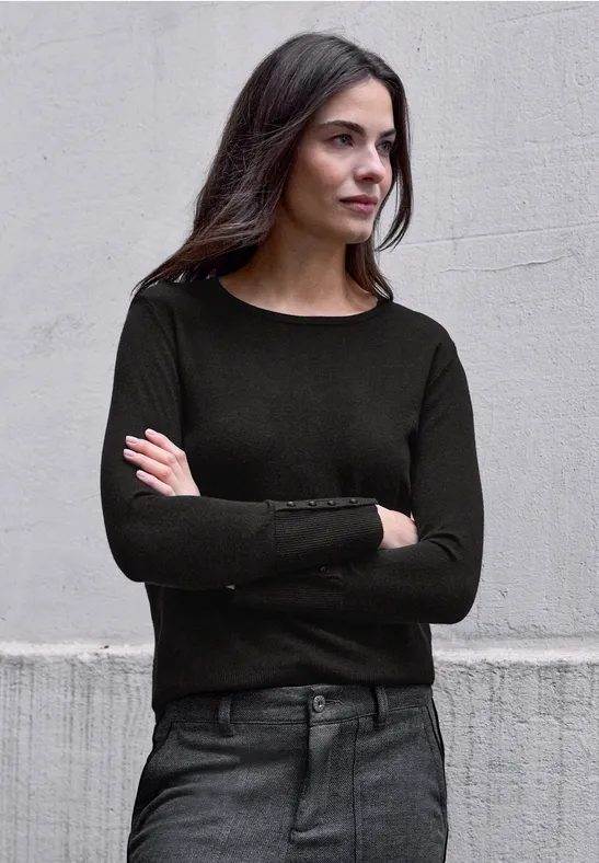 Strickpullover mit Knöpfen