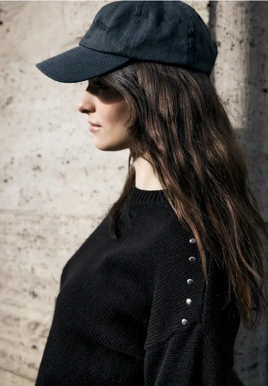 Pullover mit Nieten