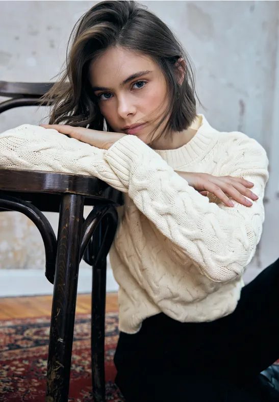 Pullover mit Zopfmuster
