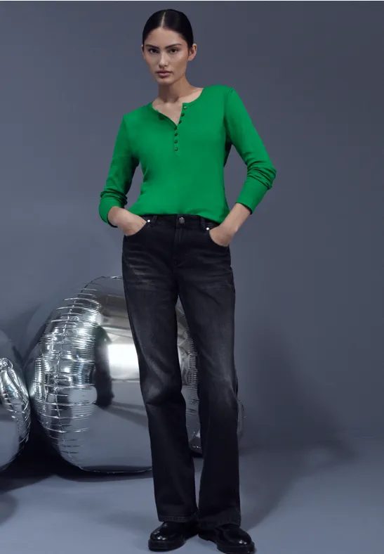 Rippshirt mit Knöpfen