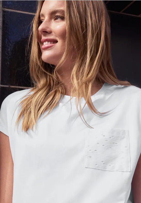 Shirt mit Rundhals und Spitzentasche