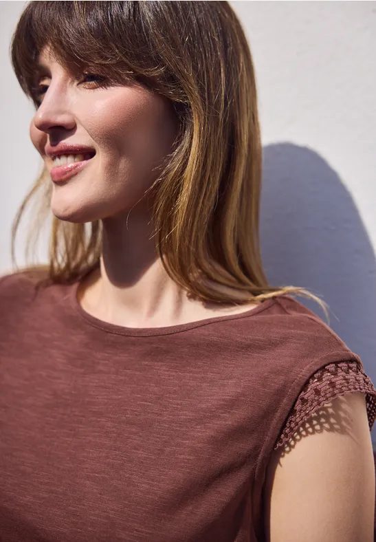 Shirt mit Rundhals und Crochet Ärmeln