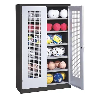 C+P Ballschrank mit Lochblech-Flügeltüren (Typ 3), HxBxT 195x120x50 cm, Lichtgrau (RAL 7035), Ergo-Lock Muldengriff, Anthrazit (RAL 7021), Einzelschliessung