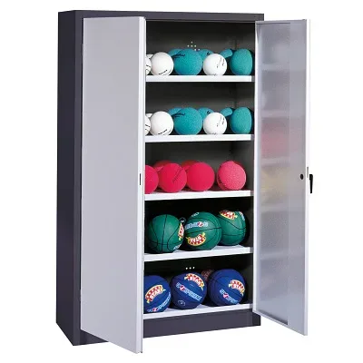 C+P Ballschrank mit Vollblech-Flügeltüren (Typ 3), HxBxT 195x150x50 cm, Lichtgrau (RAL 7035), Ergo-Lock Muldengriff, Anthrazit (RAL 7021), Einzelschliessung