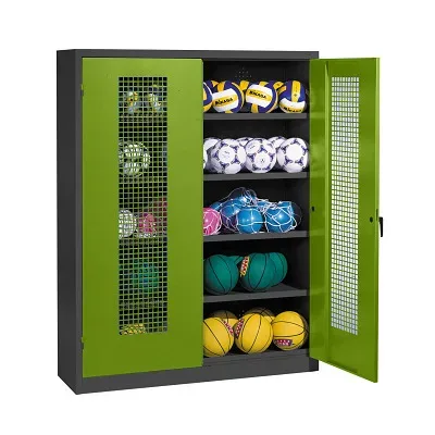 C+P Ballschrank mit Lochblech-Flügeltüren (Typ 3), HxBxT 195x150x50 cm, Ergo-Lock Muldengriff, Clowngrün (RAL 110 80 60), Anthrazit (RAL 7021), Einzelschliessung