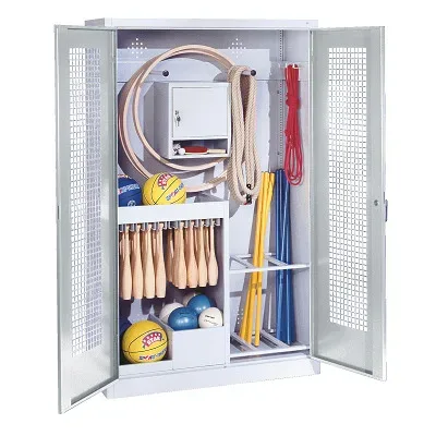 C+P Sportgeräteschrank mit Lochblech-Flügeltüren (Typ 1), HxBxT 195x120x50 cm, Lichtgrau (RAL 7035), Ergo-Lock Muldengriff, Lichtgrau (RAL 7035), Gleichschliessung