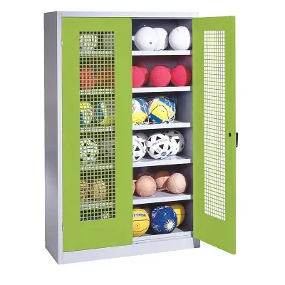 C+P Ballschrank mit Lochblech-Flügeltüren (Typ 3), HxBxT 195x120x50 cm, Ergo-Lock Muldengriff, Clowngrün (RAL 110 80 60), Lichtgrau (RAL 7035), Gleichschliessung