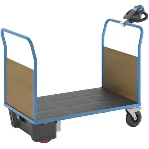 Plattformwagen mit Elektroantrieb, 2 MDF-Stirnwände, LxBxH 1620 x 800 x 1300 mm eurokraft pro