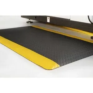 Anti-Ermüdungsmatte DECKPLATE, Fixmaße, schwarz / gelb, 3000 x 900 mm COBA