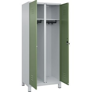 Schwarz-Weiß-Spind Classic PLUS, Trennwand mittig, 1 Abteil, lichtgrau / resedagrün, HxB 1950 x 800 mm, mit Füßen, Drehriegel C+P