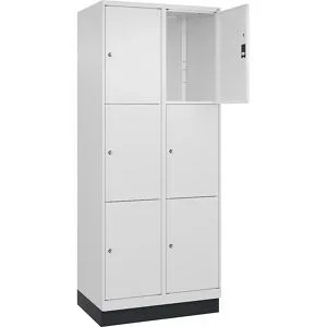 3er-Schließfachschrank Classic PLUS, 2 Abteile, verkehrsweiß, B 800 mm, 6 Fächer, mit Bodensockel C+P