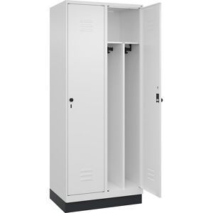 C+P Schwarz-Weiß-Spind Classic PLUS, schmal, 2 Abteile, verkürzte Trennwand mittig, verkehrsweiß, B 800 mm, mit Bodensockel, Drehriegel, Trennwand mittig