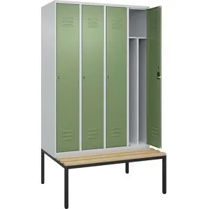 C+P Schwarz-Weiß-Spind Classic PLUS Sitzbank, schmal, 4 Abteile, verkürzte Trennwand mittig, lichtgrau / resedagrün, B 1200 mm, Zylinderschloss,