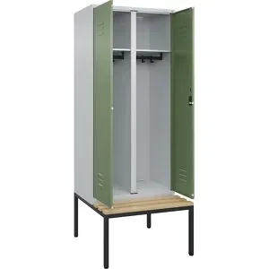 C+P Schwarz-Weiß-Spind Classic PLUS Sitzbank, Trennwand mittig, 1 Abteil, lichtgrau / resedagrün, B 800 mm, Zylinderschloss, untergebaut, Buche-Hartholz