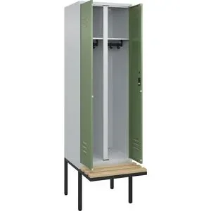 C+P Schwarz-Weiß-Spind Classic PLUS Sitzbank, Trennwand mittig, 1 Abteil, lichtgrau / resedagrün, B 600 mm, Zylinderschloss, auskragend, Buche-Hartholz